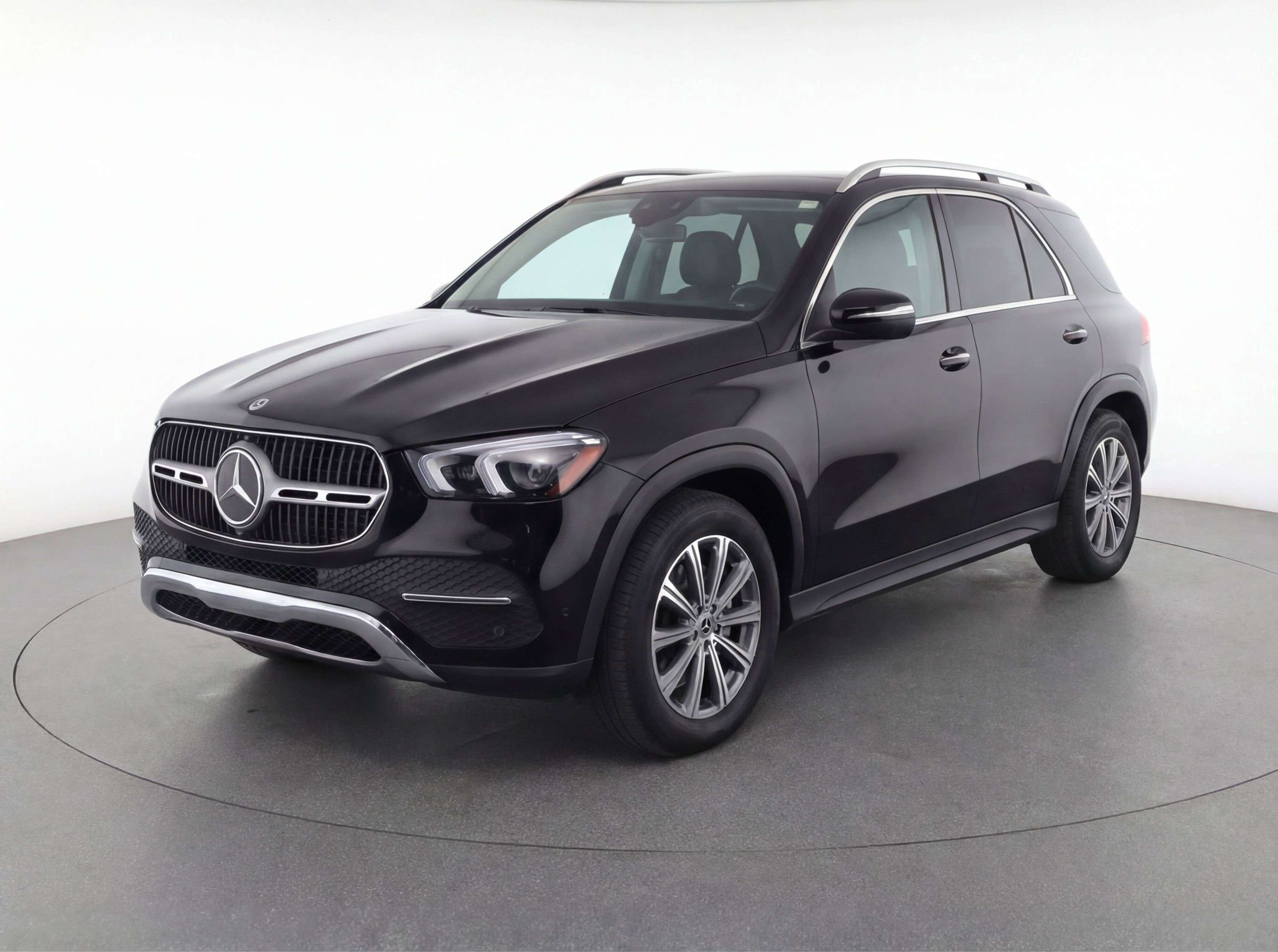 Used 2024 Mercedes-Benz GLC 300 4MATIC image 3