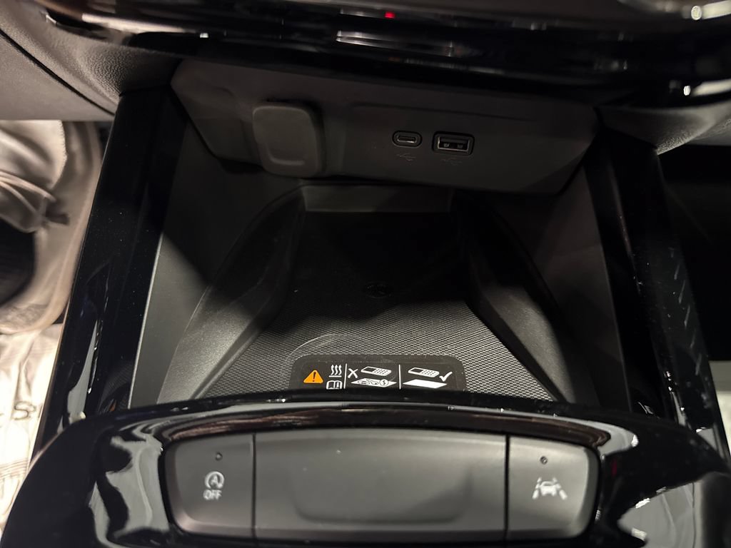 New 2026 Chevrolet Trax RS w/ Sunroof Package FWD image 21