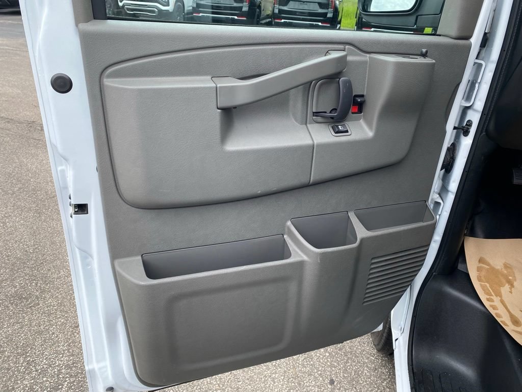 New 2025 Chevrolet Express 3500 LS w/ Chrome Appearance Package RWD image 9