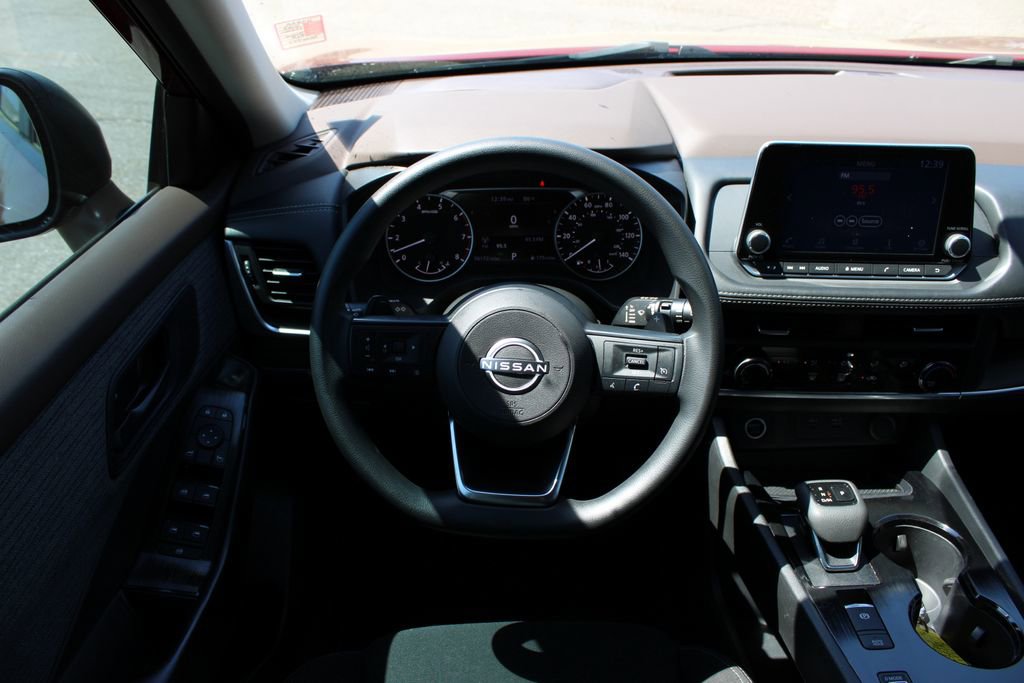 Used 2023 Nissan Rogue S FWD image 10