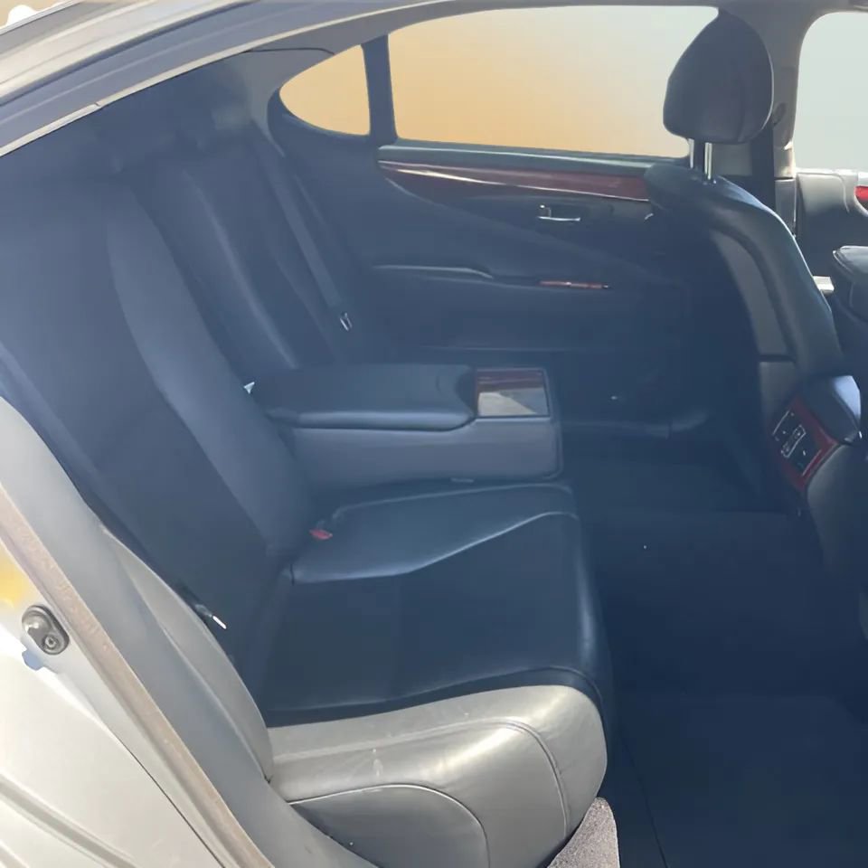 Used 2012 Lexus LS 460 L w/ Luxury Pkg RWD image 21