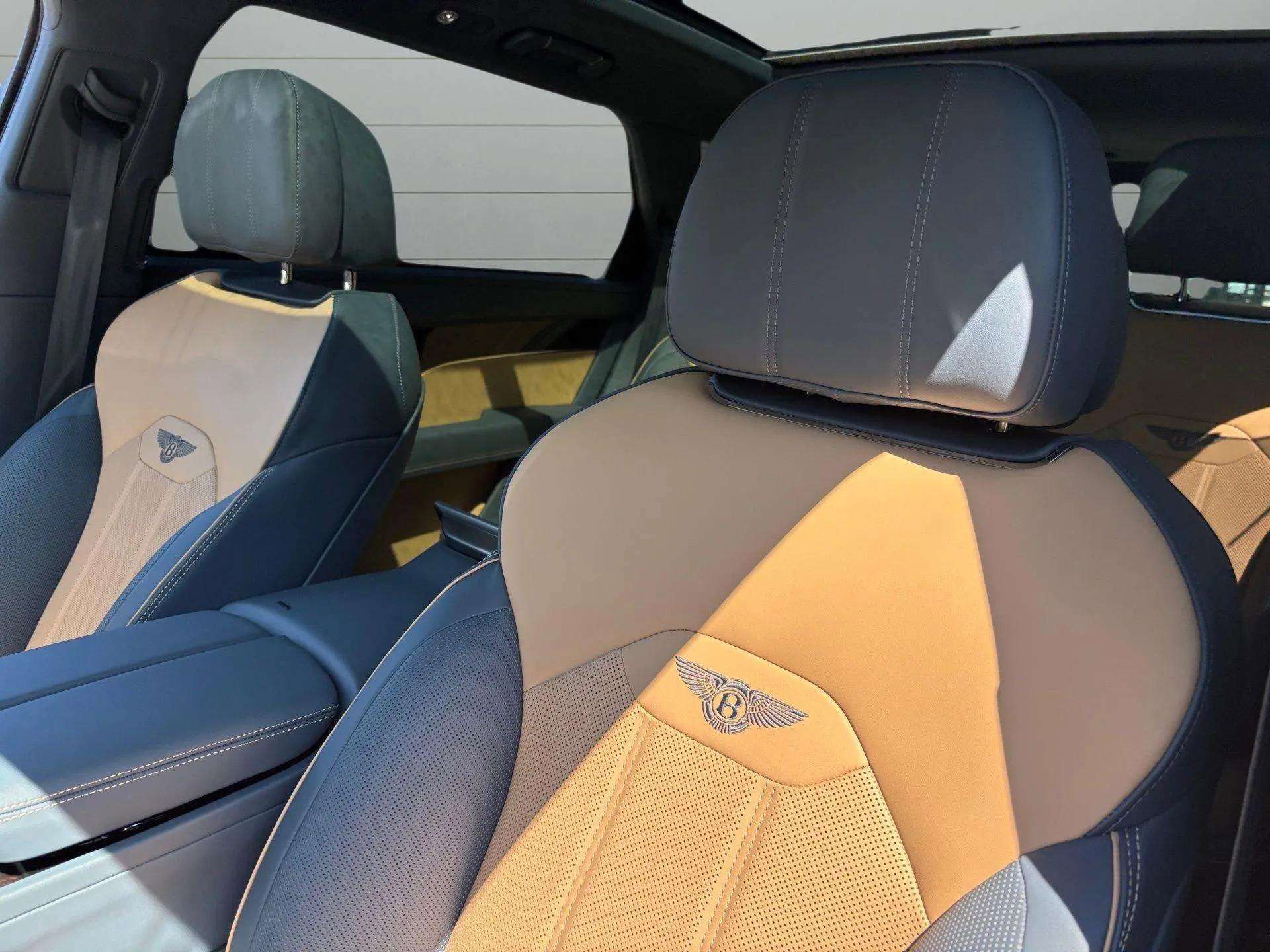 New 2025 Bentley Bentayga Extended Wheelbase image 35