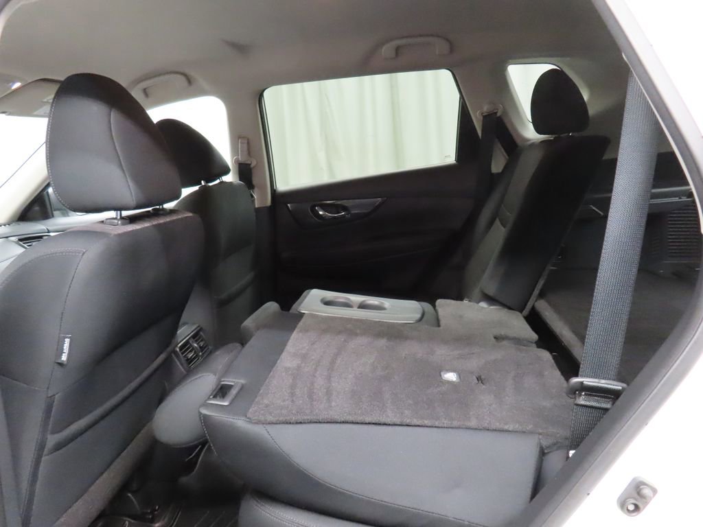 Used 2017 Nissan Rogue SV AWD/4WD image 38