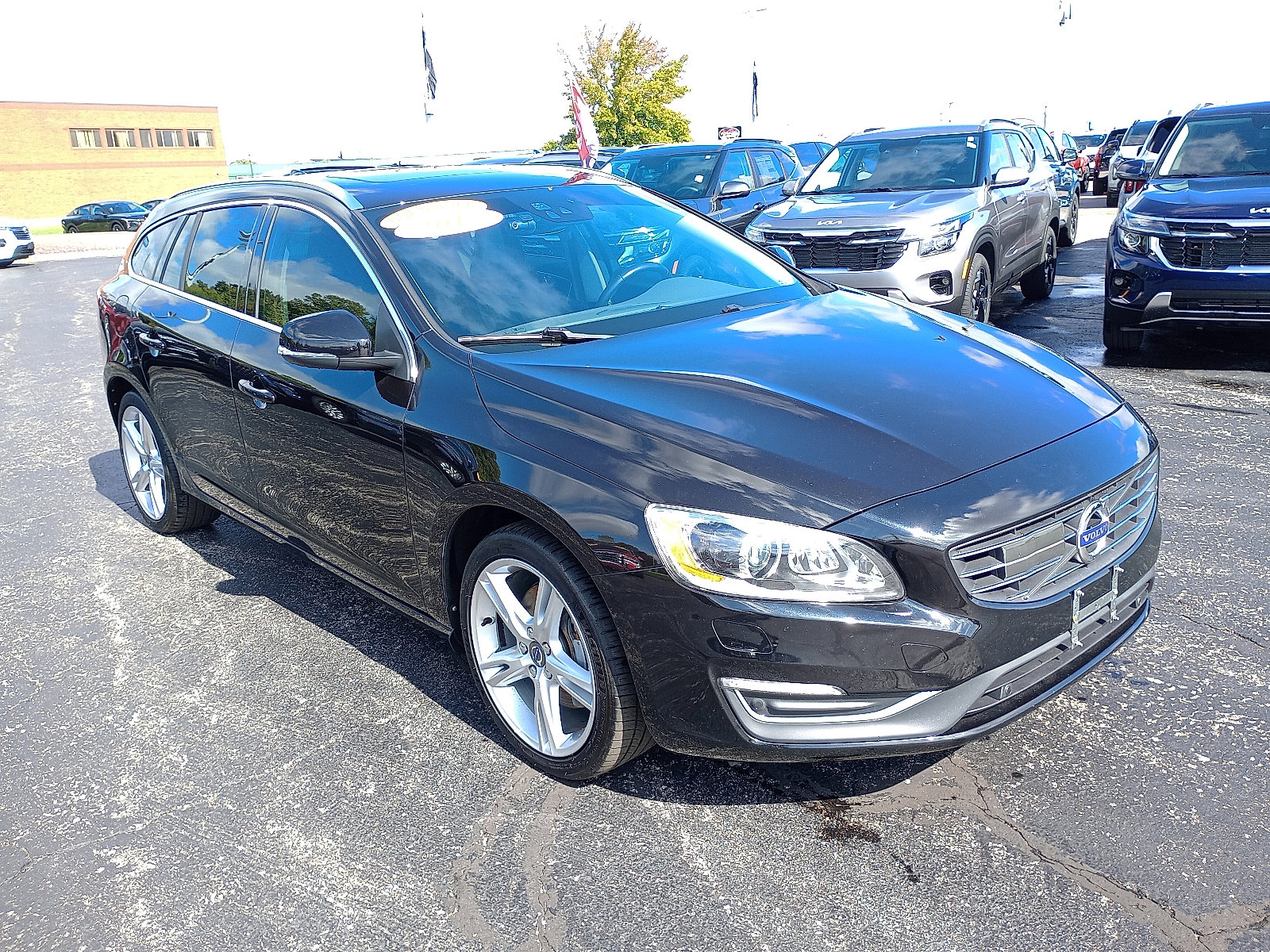 Used 2017 Volvo V60 T5 Platinum w/ Climate Package