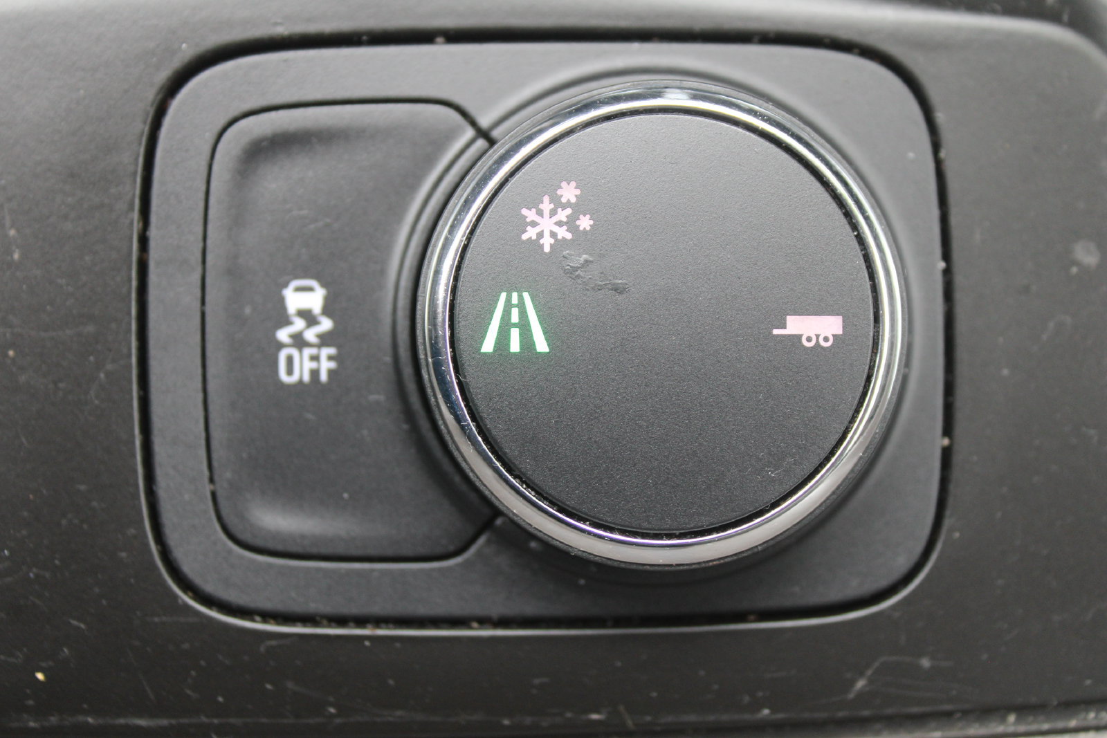 Used 2020 Chevrolet Traverse LT FWD image 40