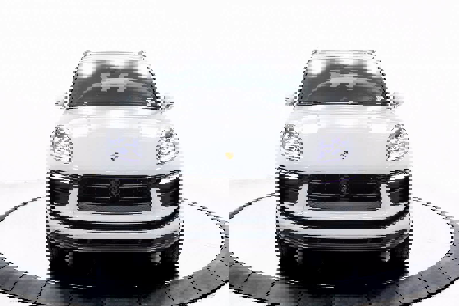 Certified 2025 Porsche Macan image 10