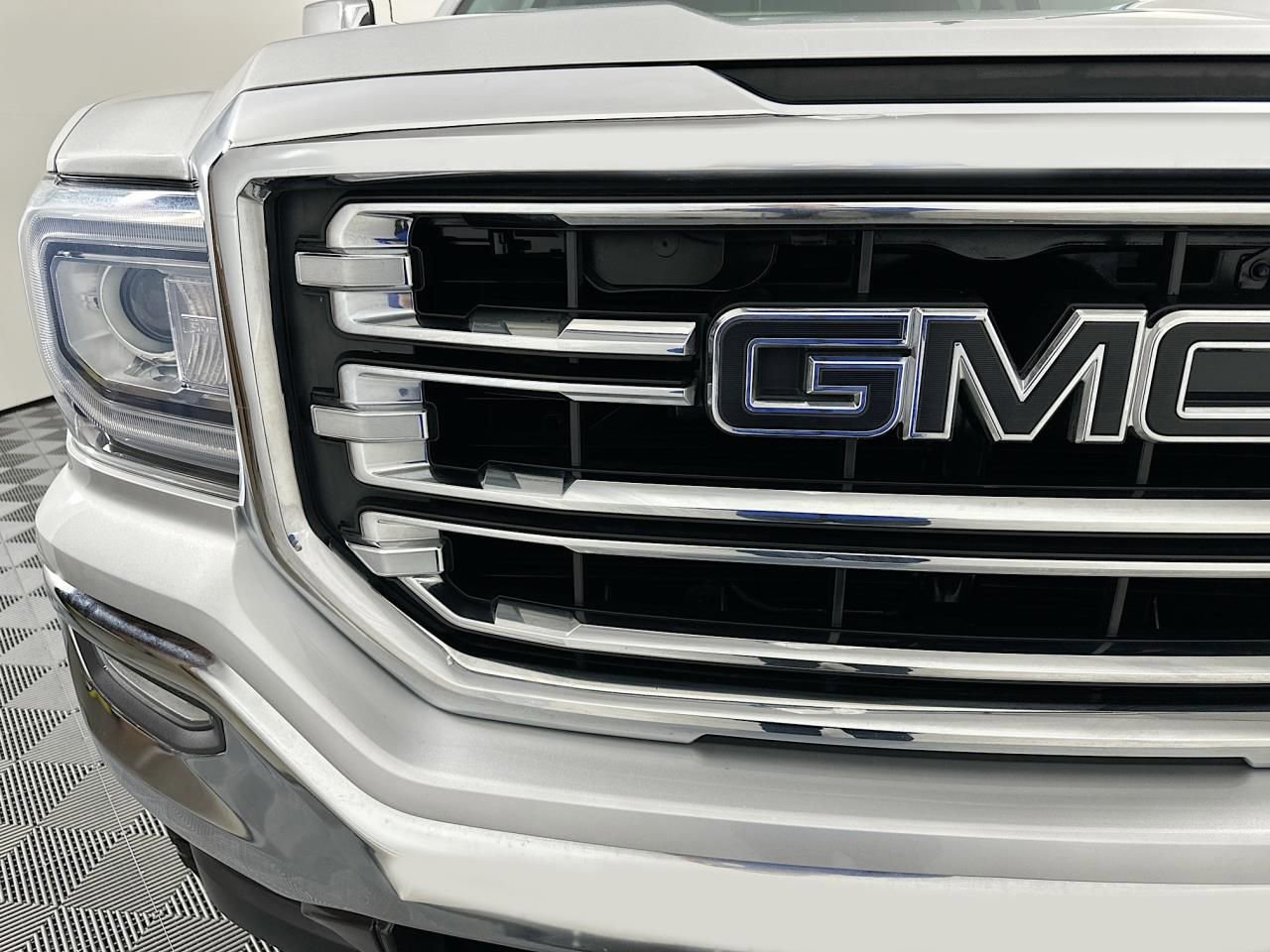 Used 2018 GMC Sierra 1500 SLT w/ SLT Premium Package AWD/4WD image 3