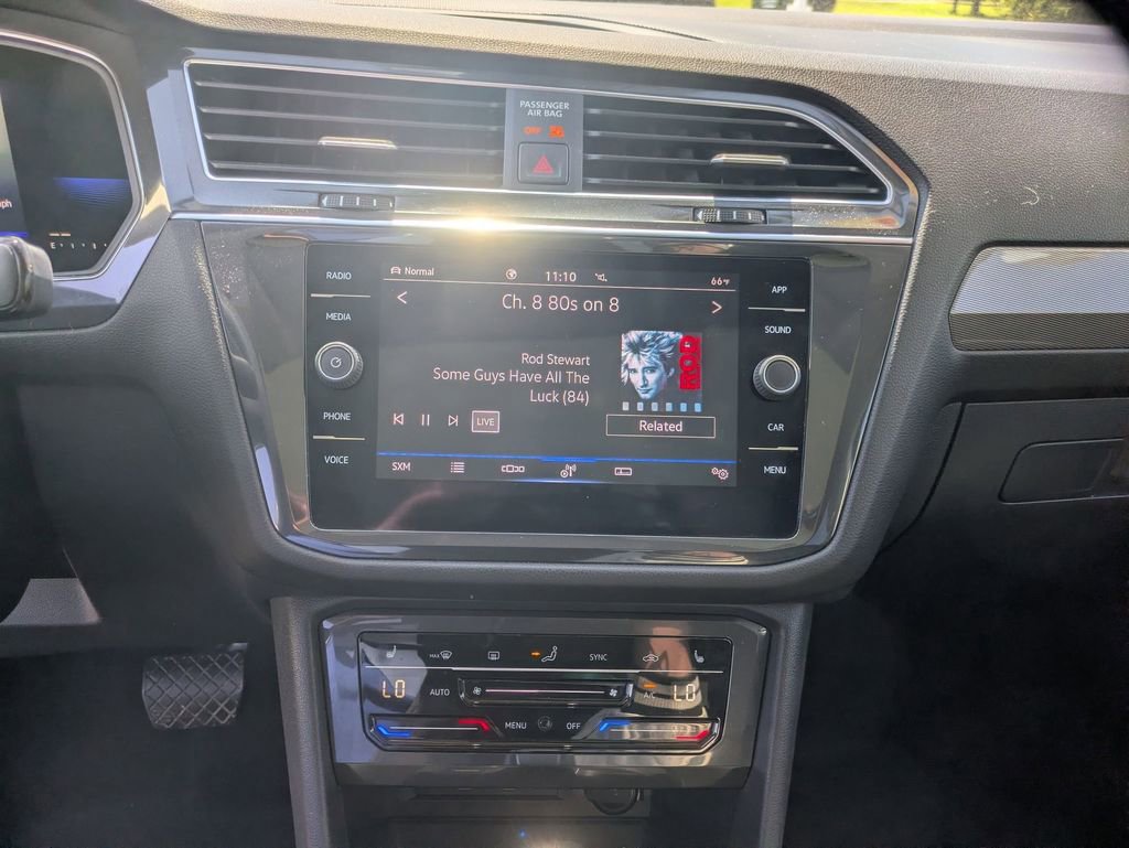 Used 2022 Volkswagen Tiguan SE AWD/4WD image 16