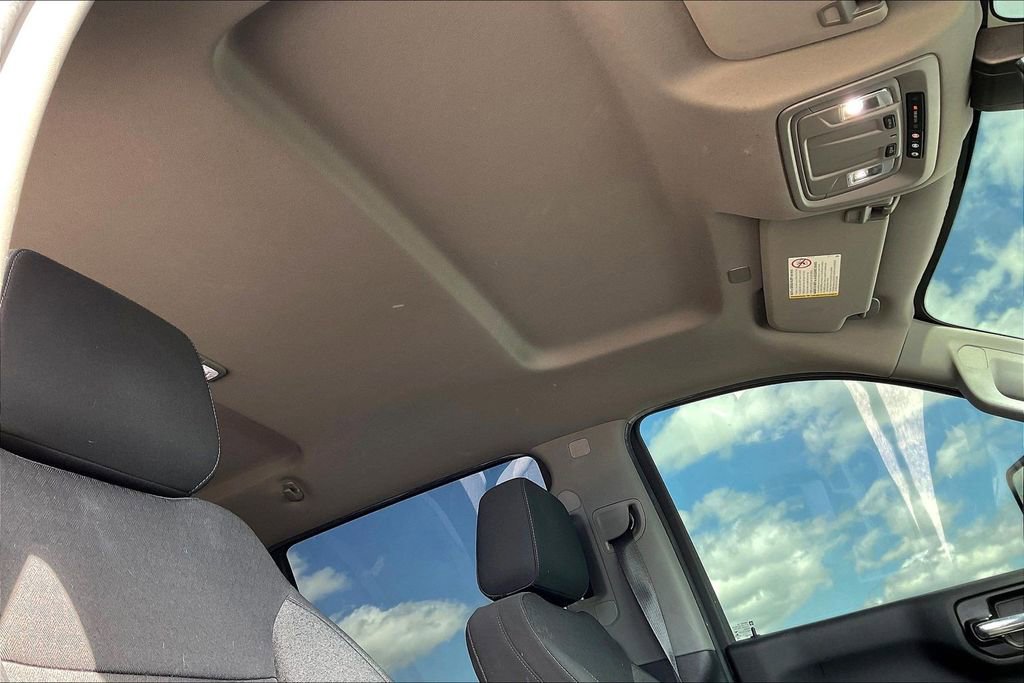 Used 2022 Chevrolet Silverado 2500 Custom w/ Custom Value Package image 16