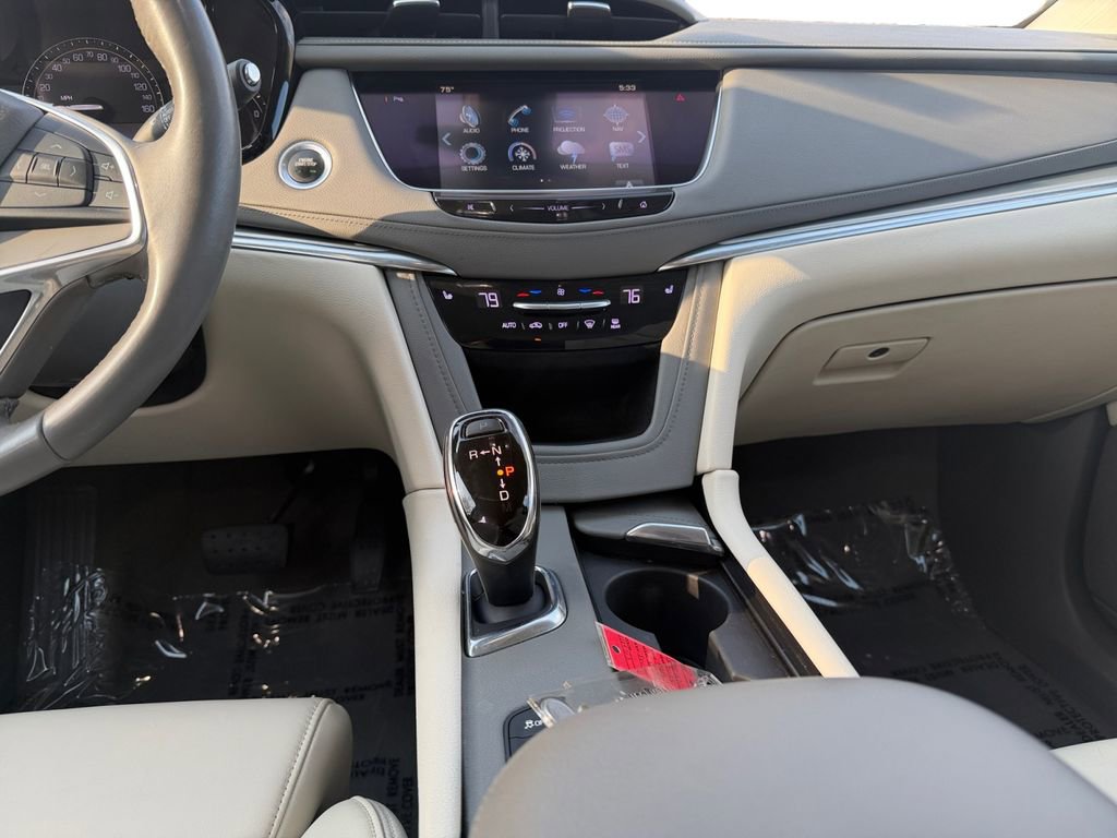 Used 2017 Cadillac XT5 Luxury w/ Driver Awareness Package image 11