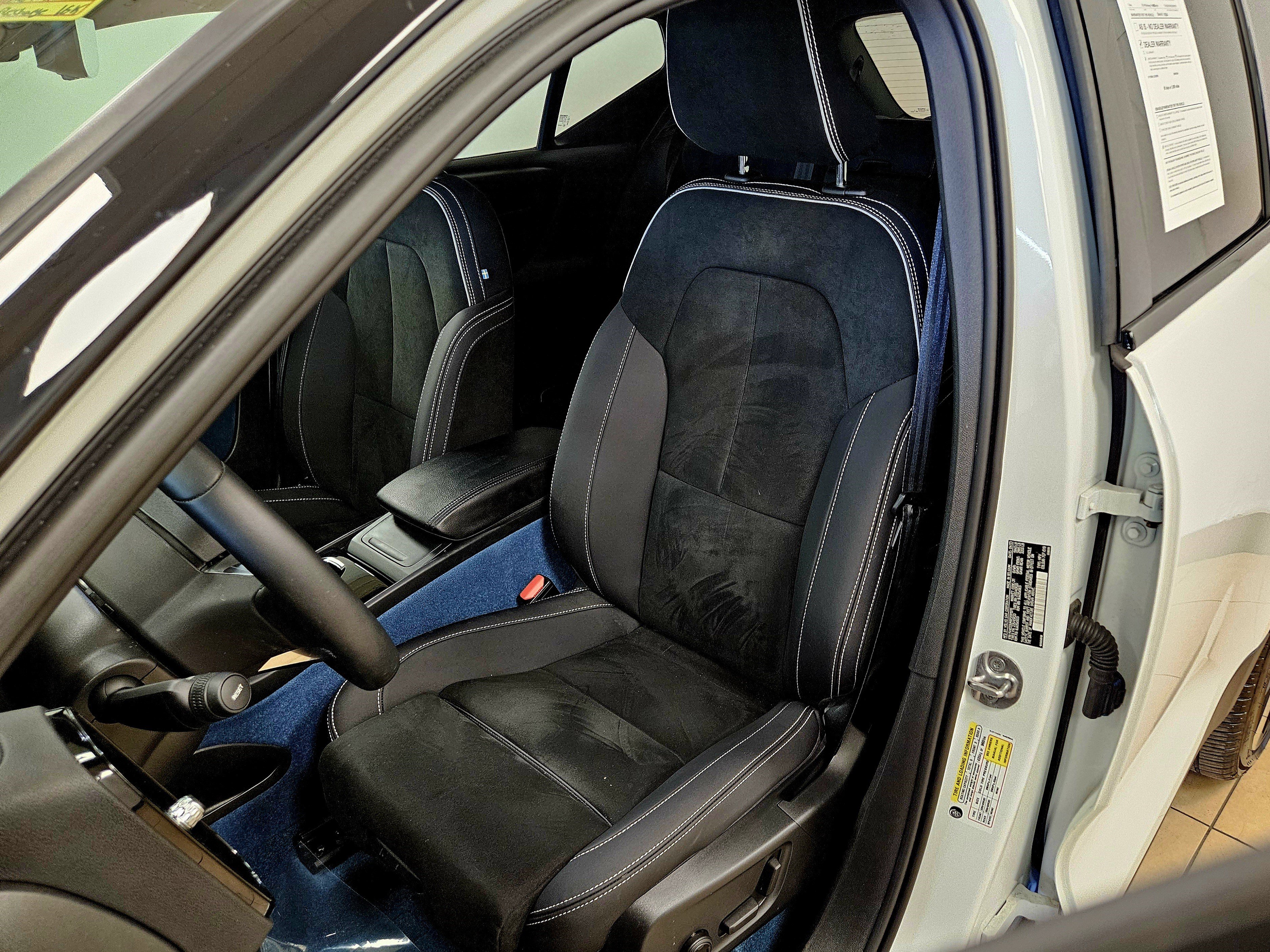 Used 2023 Volvo XC40 Recharge Ultimate image 37