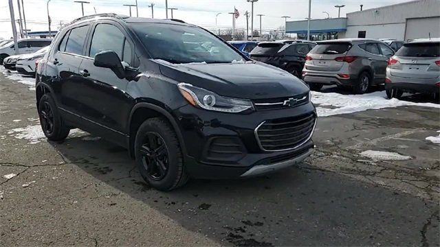 Certified 2022 Chevrolet Trax LT w/ LT Convenience Package image 2
