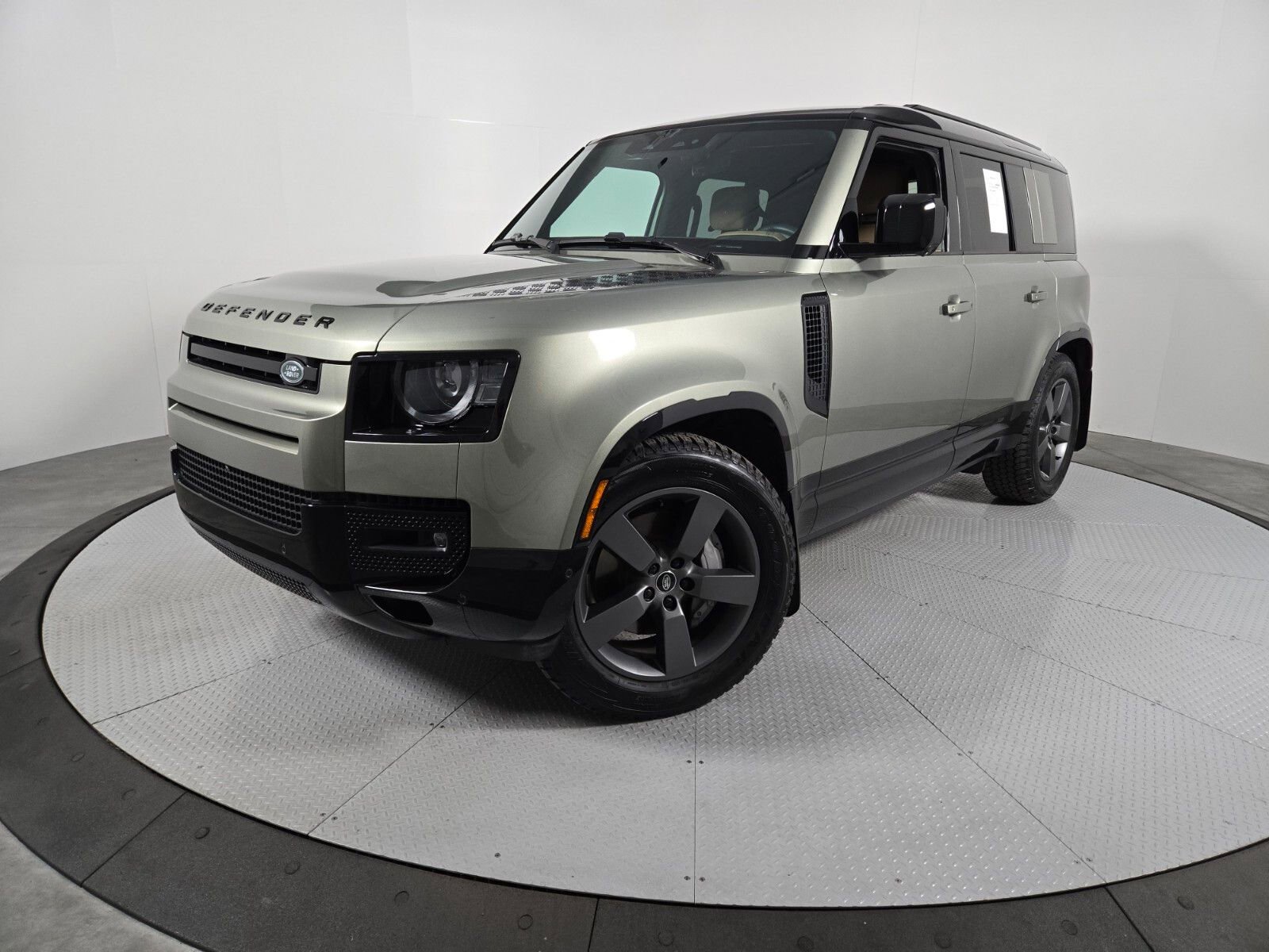 Used 2025 Land Rover Defender 110 X-Dynamic SE image 1