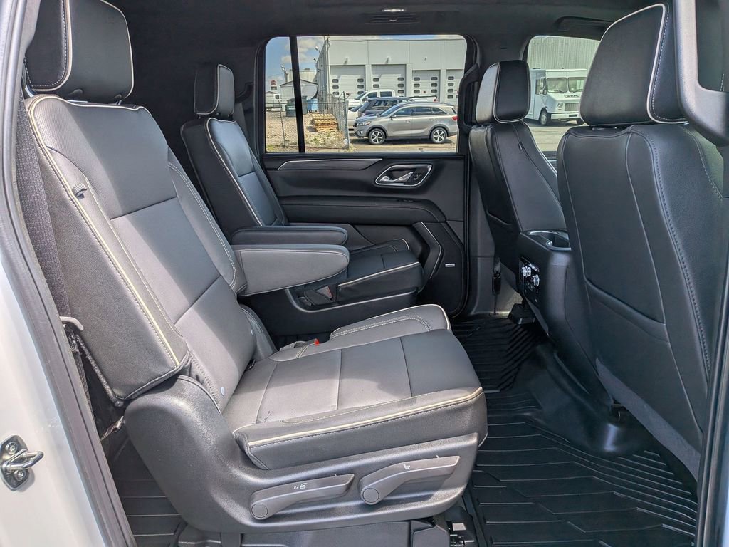 Used 2024 GMC Yukon XL SLT w/ SLT Premium Package AWD/4WD image 22