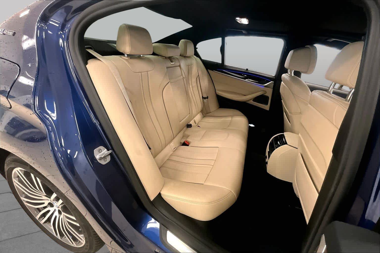 Used 2019 BMW 530e w/ M Sport Package RWD image 18