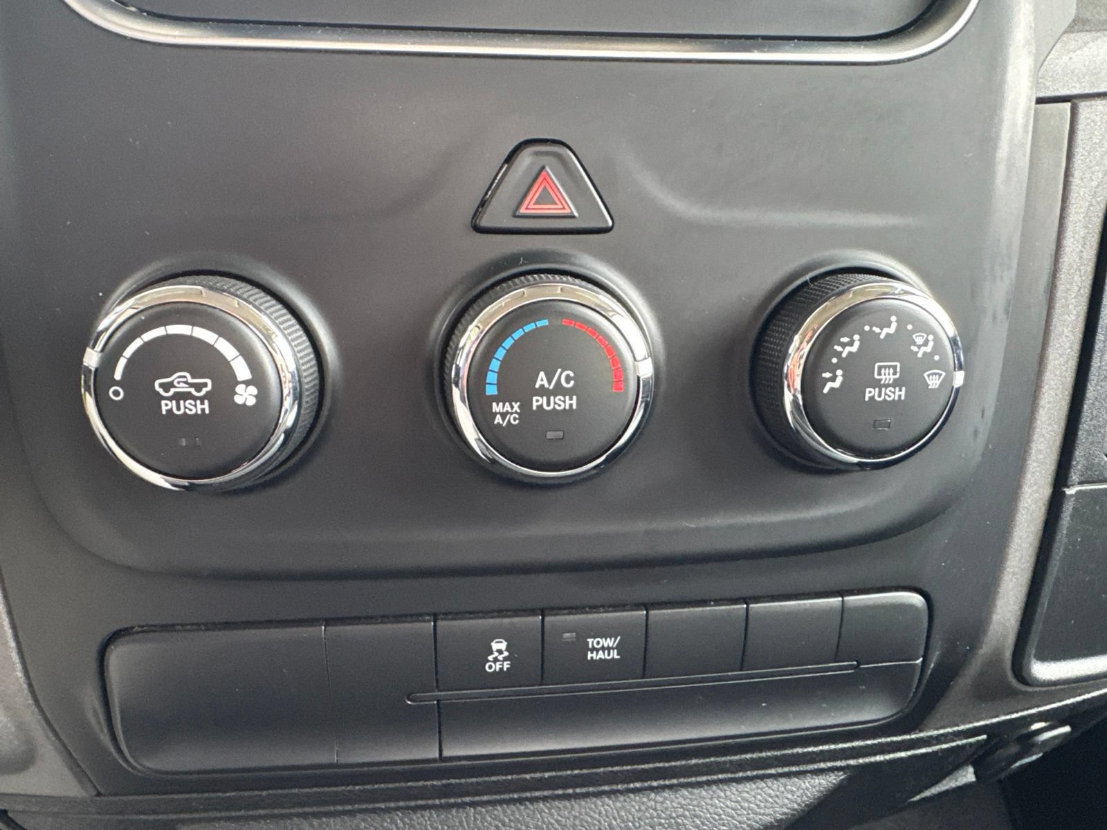 Used 2018 RAM 1500 ST w/ SXT Appearance Group AWD/4WD image 30