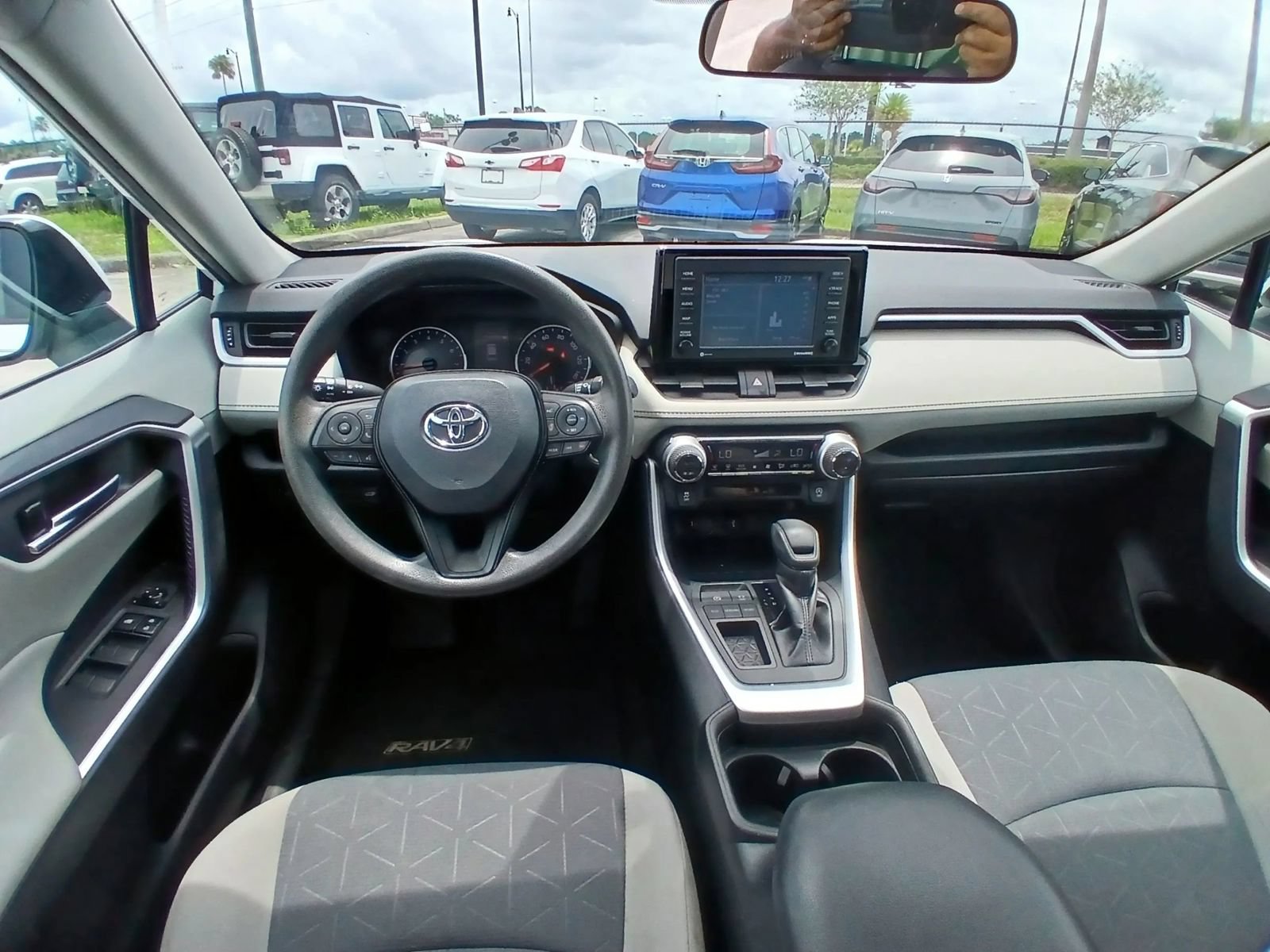 Used 2020 Toyota RAV4 XLE w/ Convenience Package FWD image 27