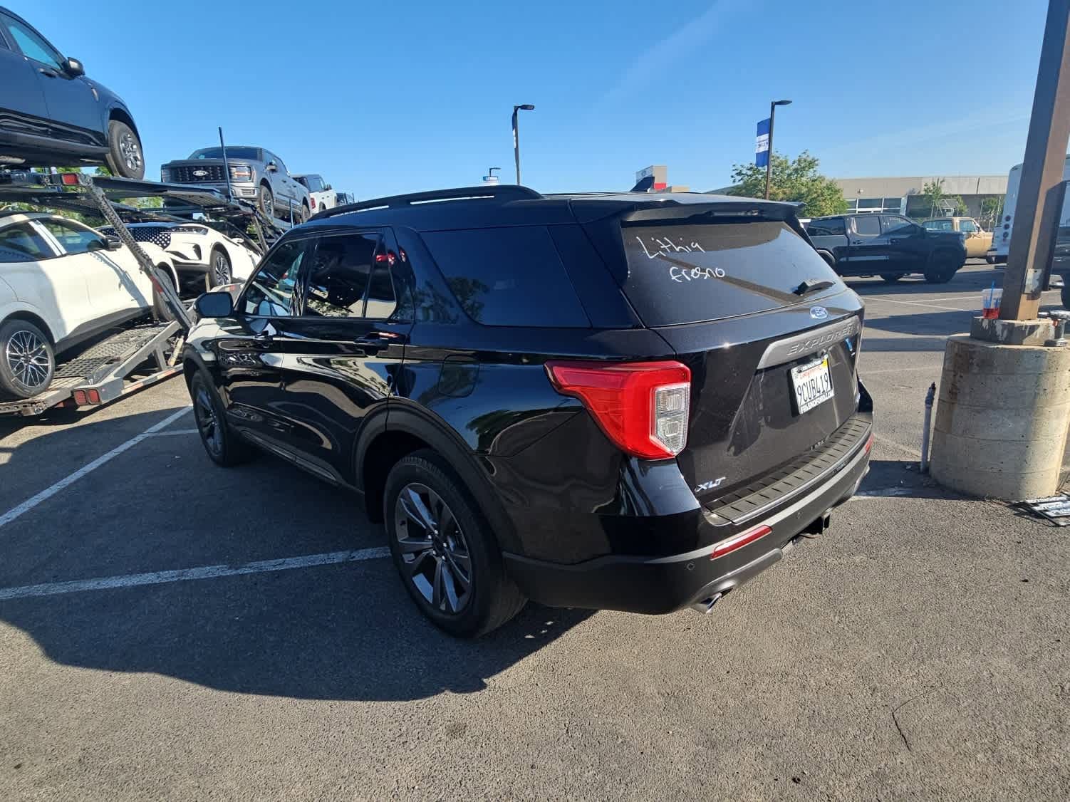 Used 2022 Ford Explorer XLT w/ Equipment Group 202A image 6