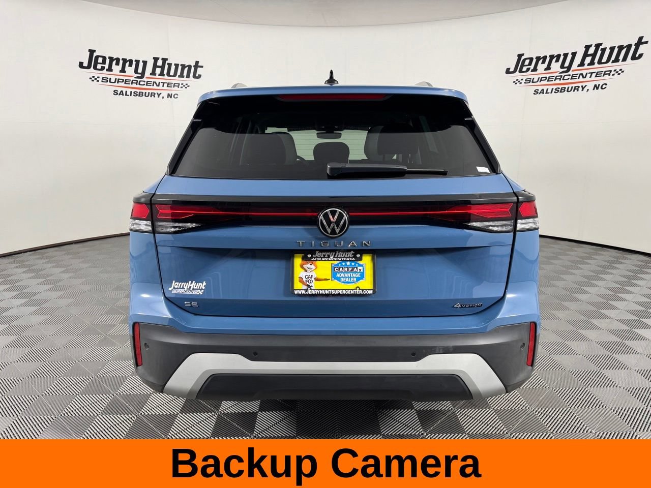 Used 2025 Volkswagen Tiguan SE w/ Panoramic Sunroof Package AWD/4WD image 10