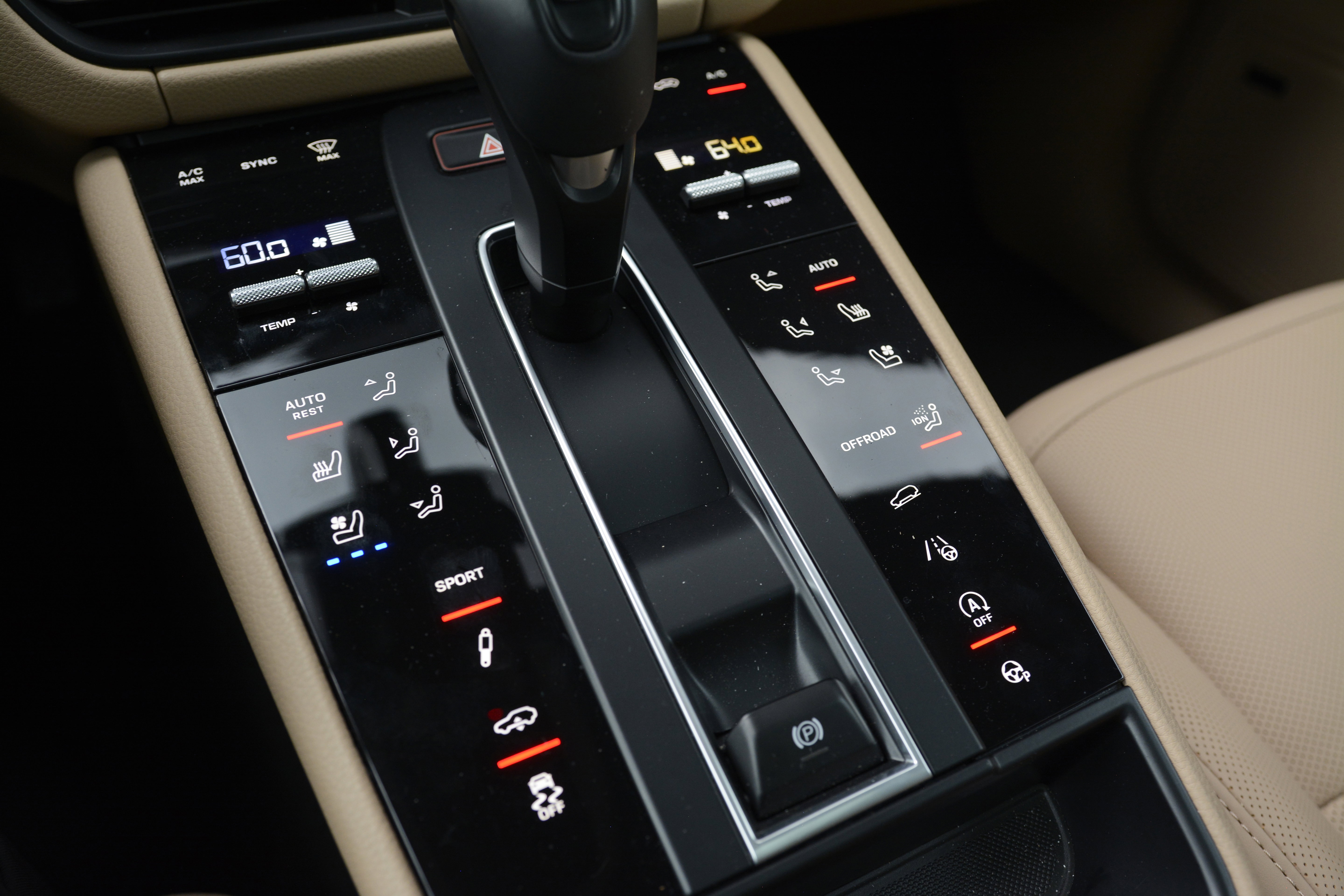 Certified 2026 Porsche Macan AWD/4WD image 24