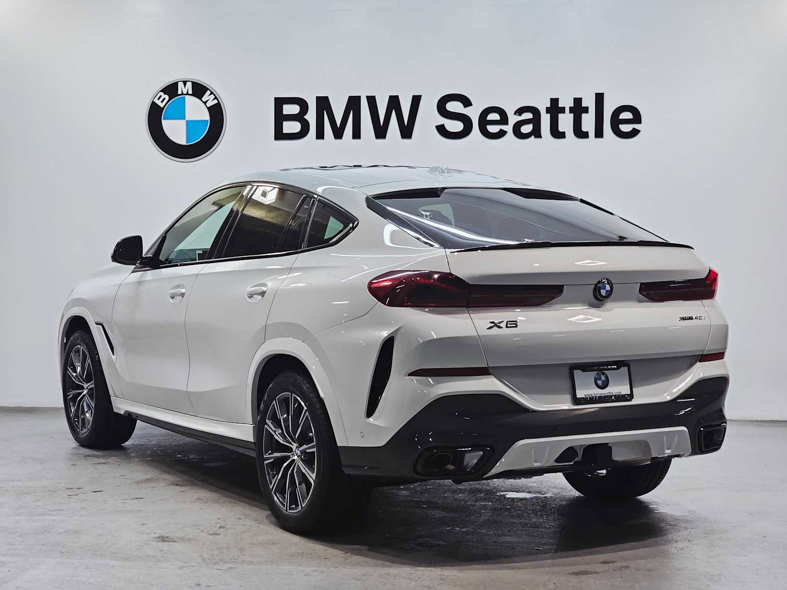 New 2026 BMW X6 xDrive40i w/ Climate Comfort Package image 4
