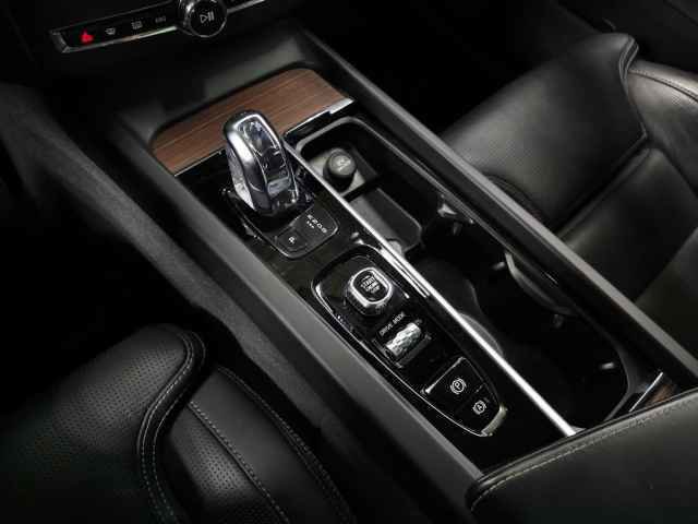 Used 2019 Volvo XC60 T8 Inscription image 35