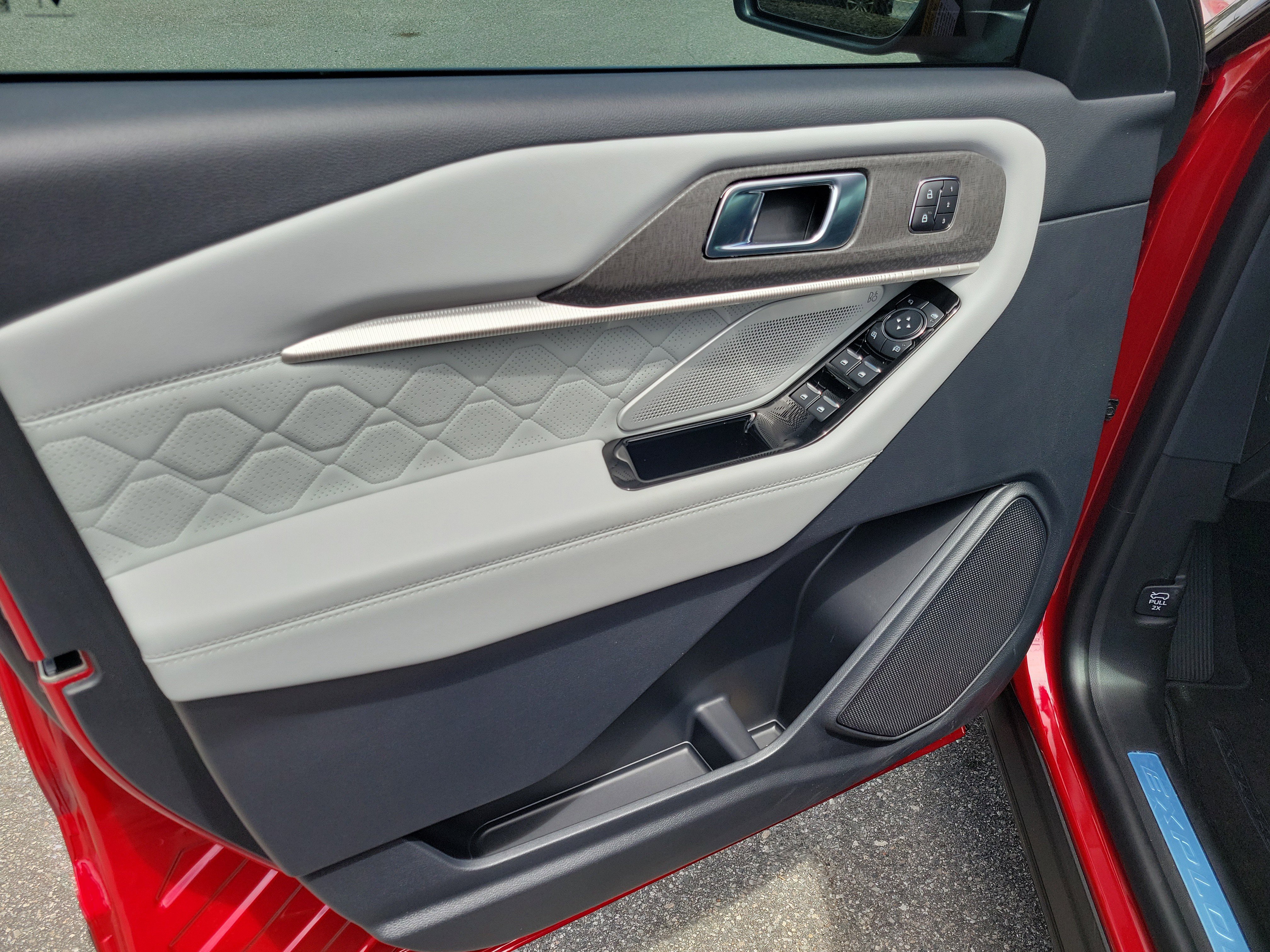 Used 2026 Ford Explorer Platinum w/ LUX Leather Package image 16
