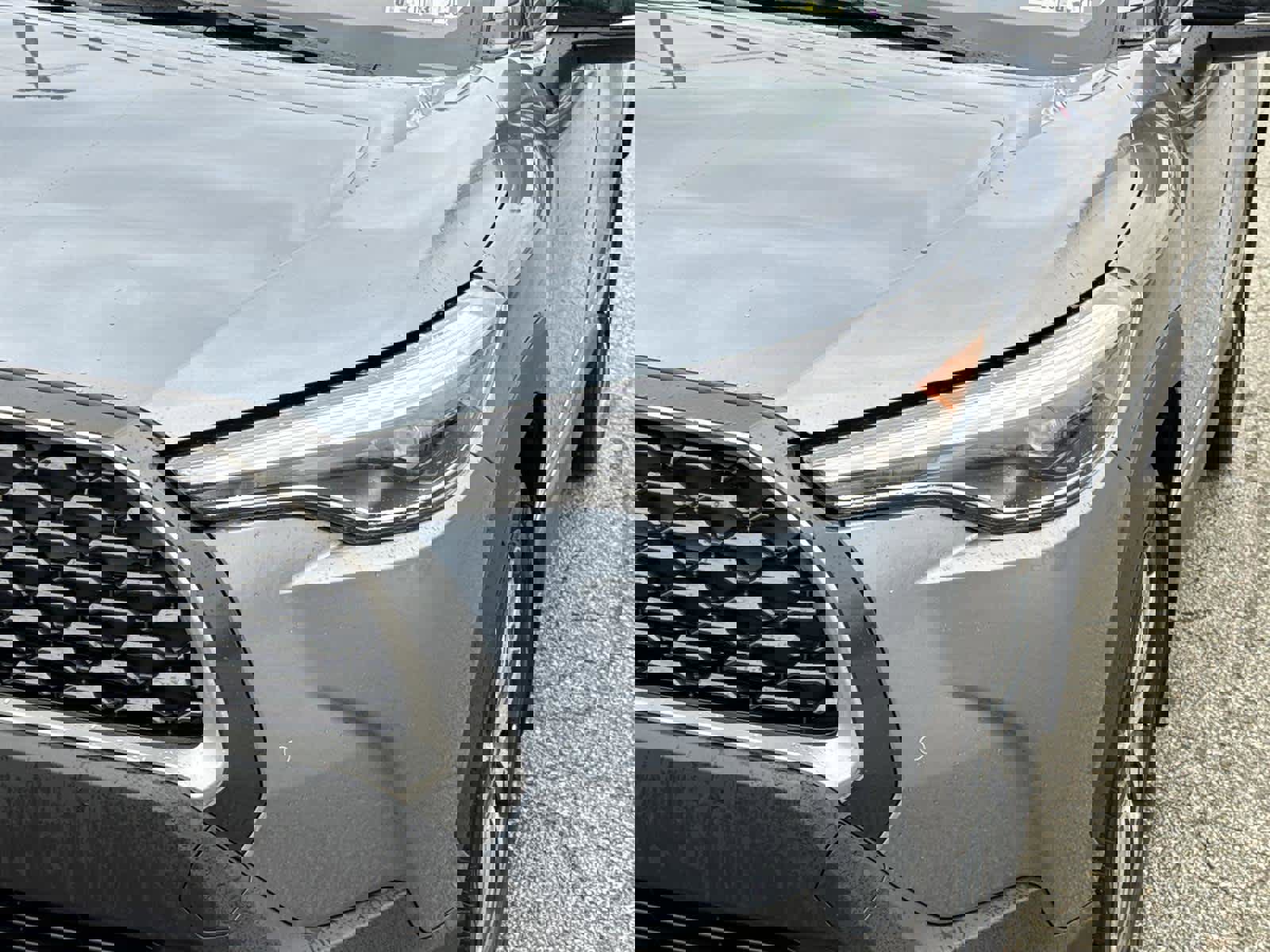 Used 2025 Toyota Corolla Cross XLE w/ Convenience Package image 9