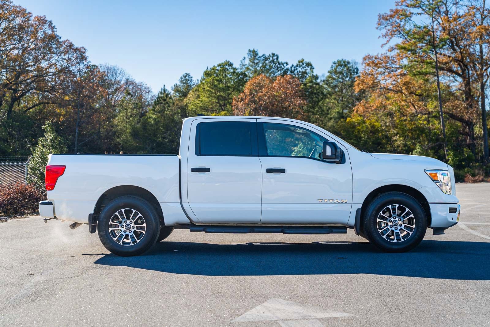 Used 2024 Nissan Titan SV w/ SV Convenience Package image 8