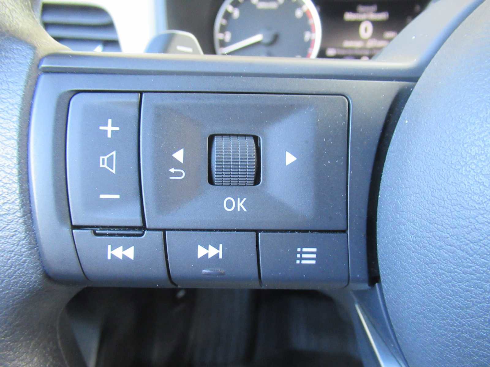 Used 2024 Nissan Rogue SV image 25