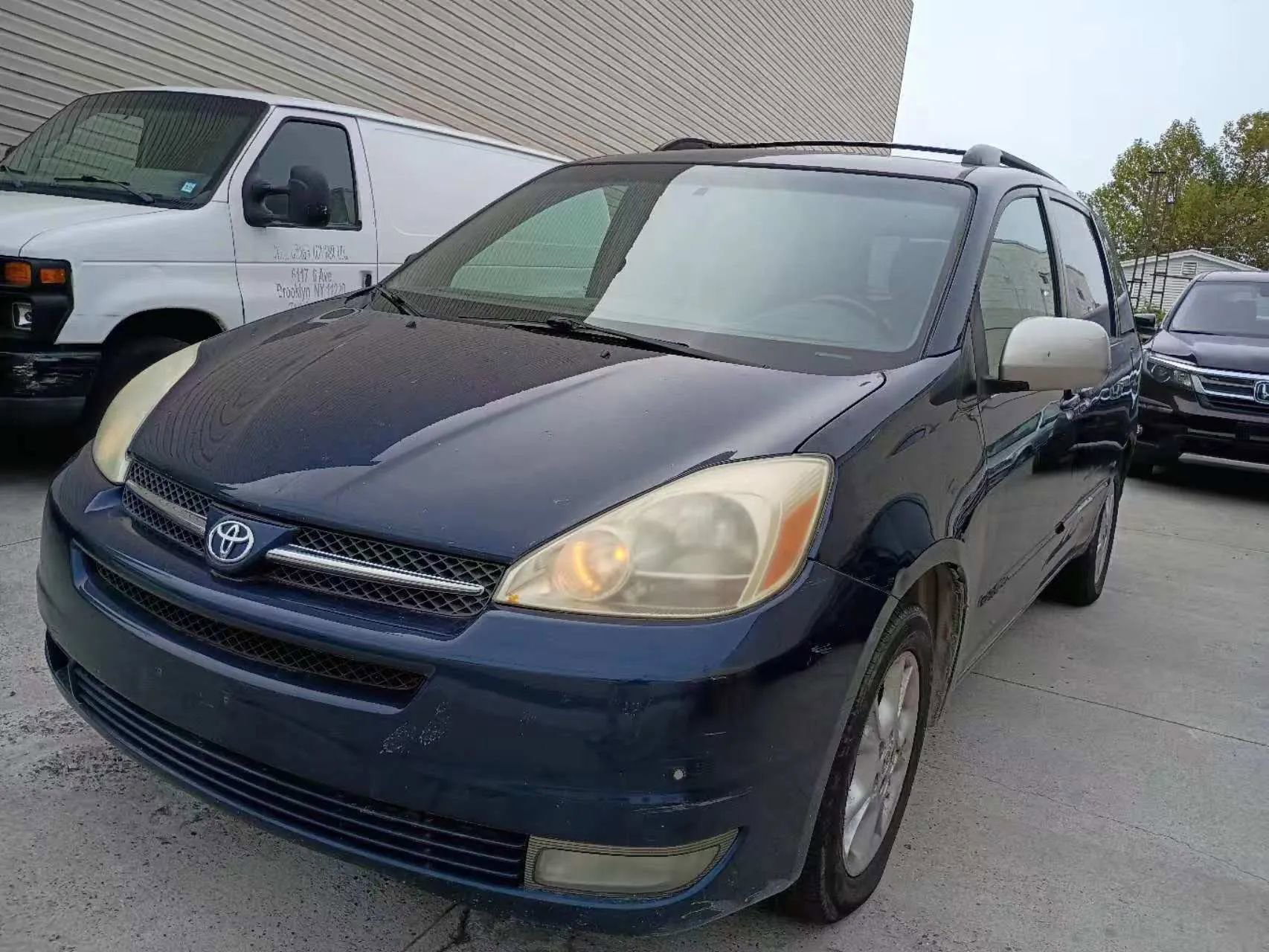 Used 2004 Toyota Sienna XLE image 3
