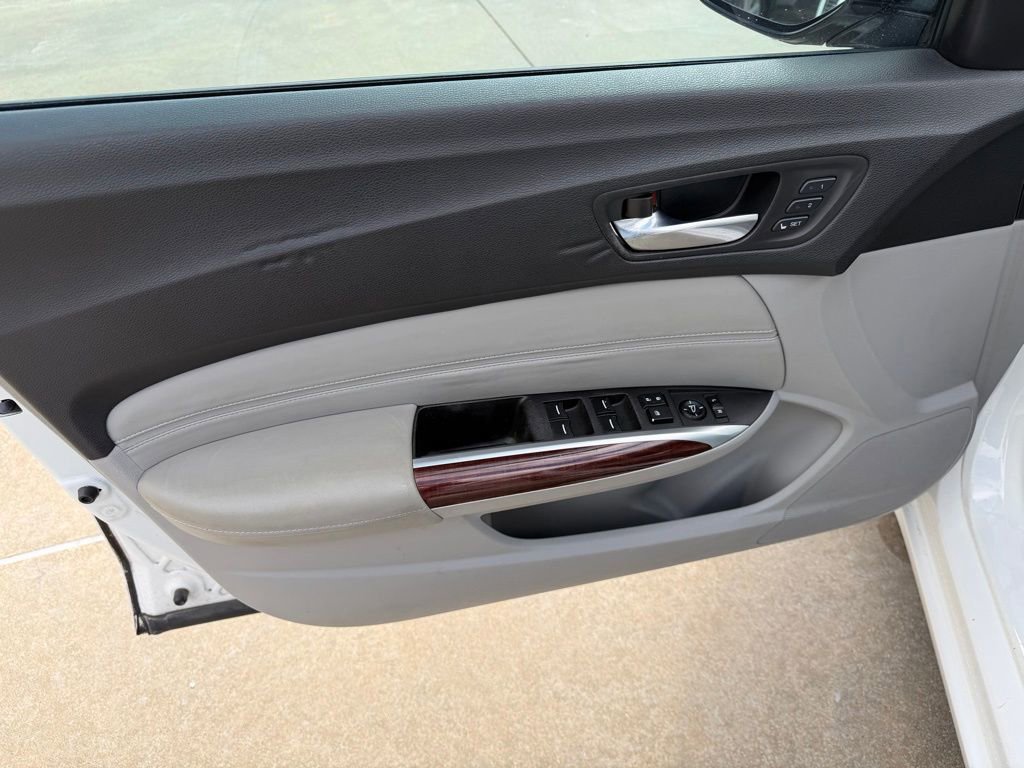 Used 2017 Acura TLX image 12