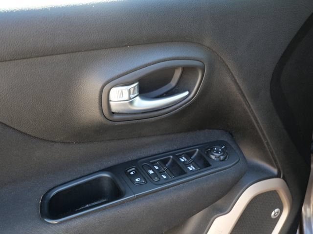 Used 2017 Jeep Renegade Latitude w/ Popular Equipment Group AWD/4WD image 15
