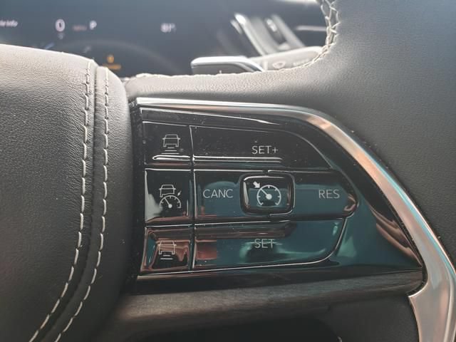 Used 2023 Jeep Grand Cherokee Overland w/ Luxury Tech Group IV AWD/4WD image 27