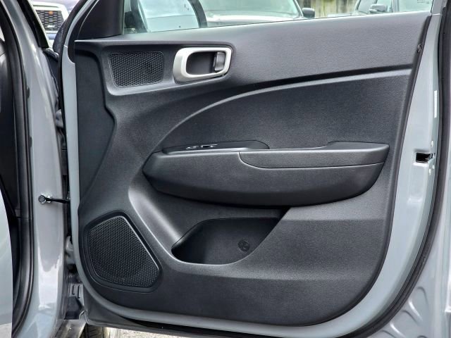 Used 2022 Hyundai Venue SEL FWD image 29