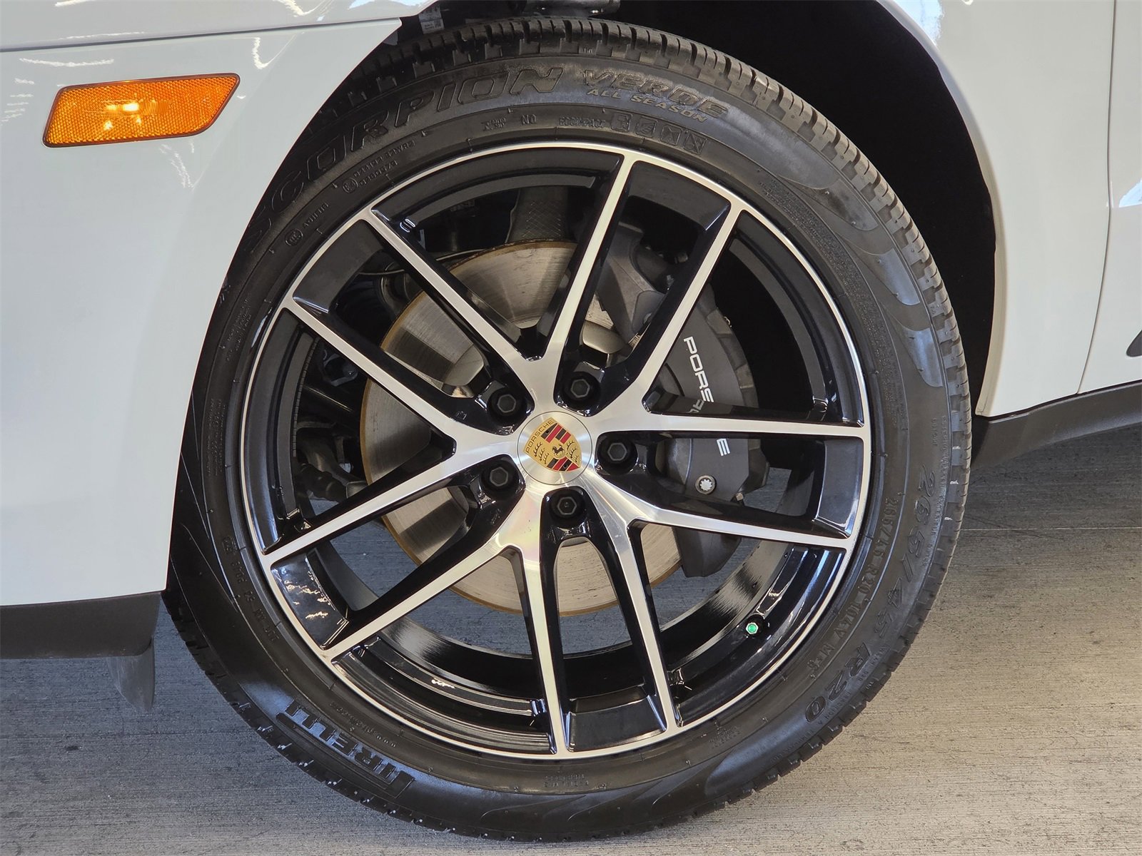 Used 2024 Porsche Macan image 26