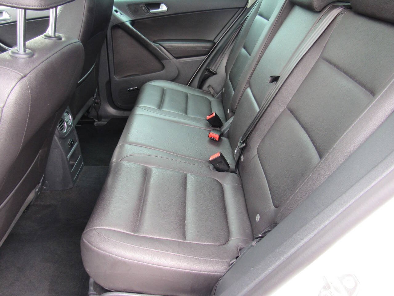 Used 2015 Volkswagen Tiguan SEL AWD/4WD image 17