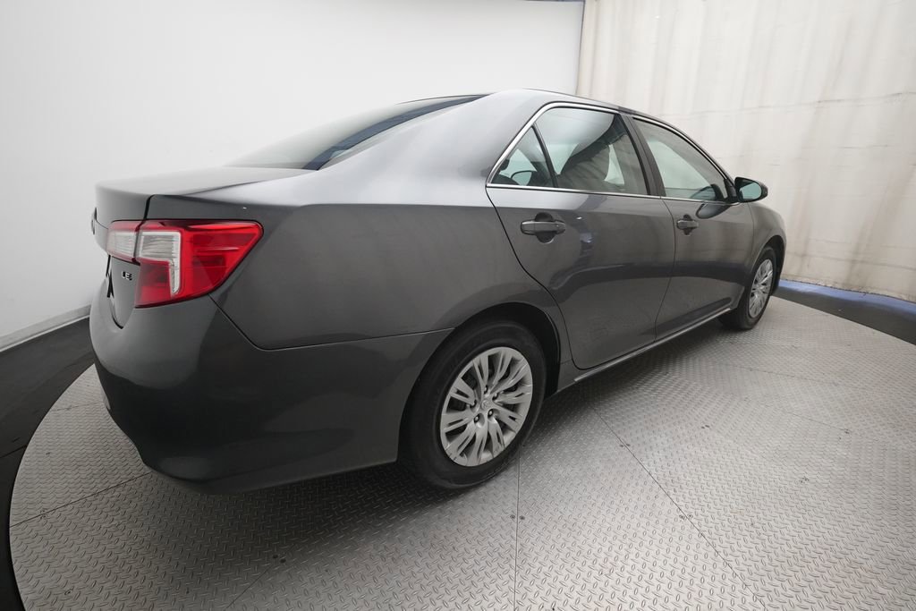 Used 2014 Toyota Camry LE FWD image 33