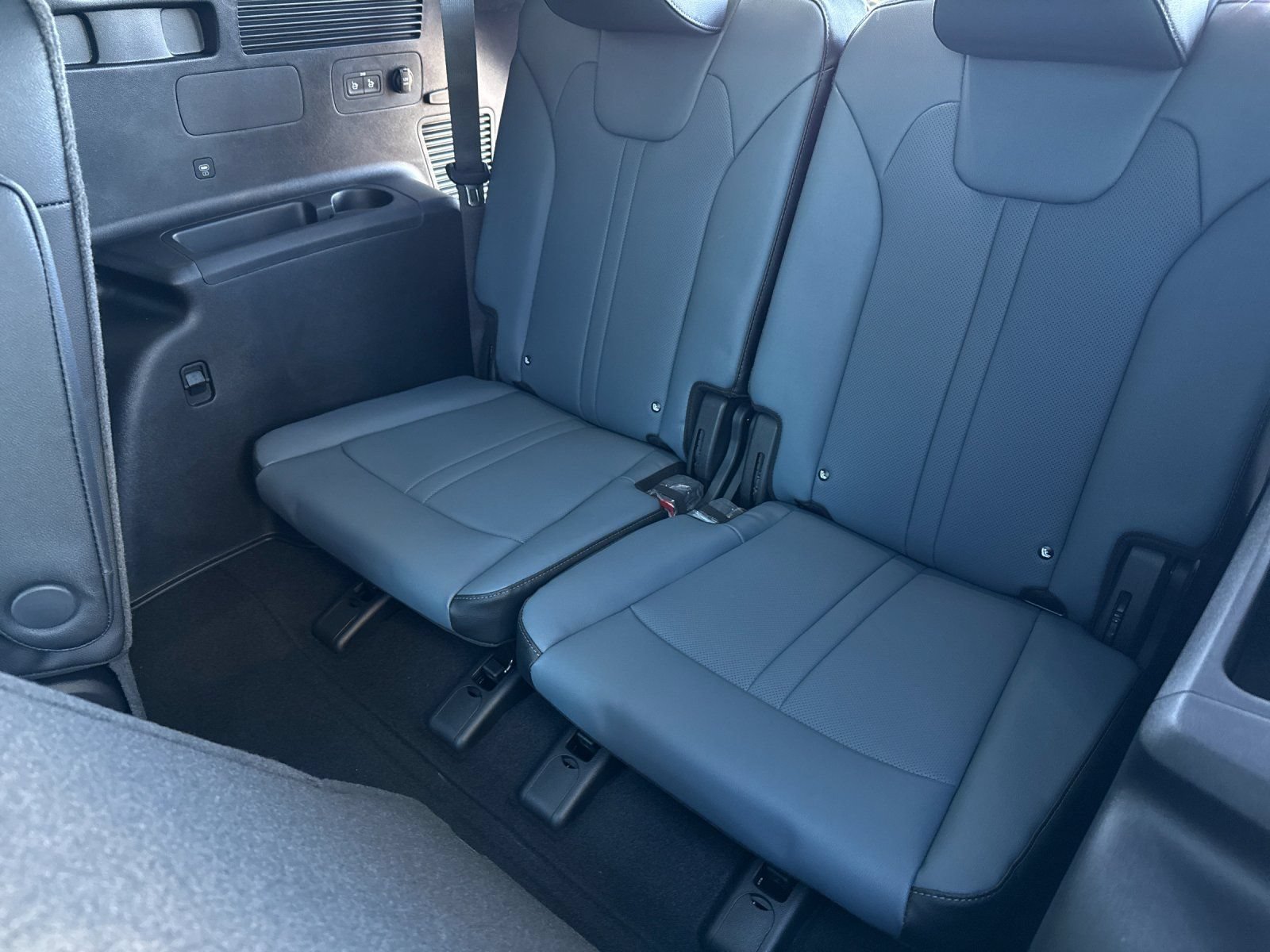 Certified 2025 Kia Sorento SX Prestige AWD/4WD image 16
