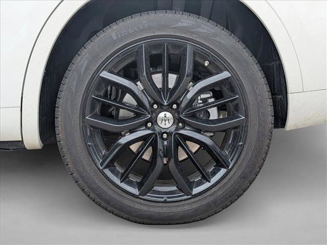 Used 2022 Maserati Levante GT AWD/4WD image 9