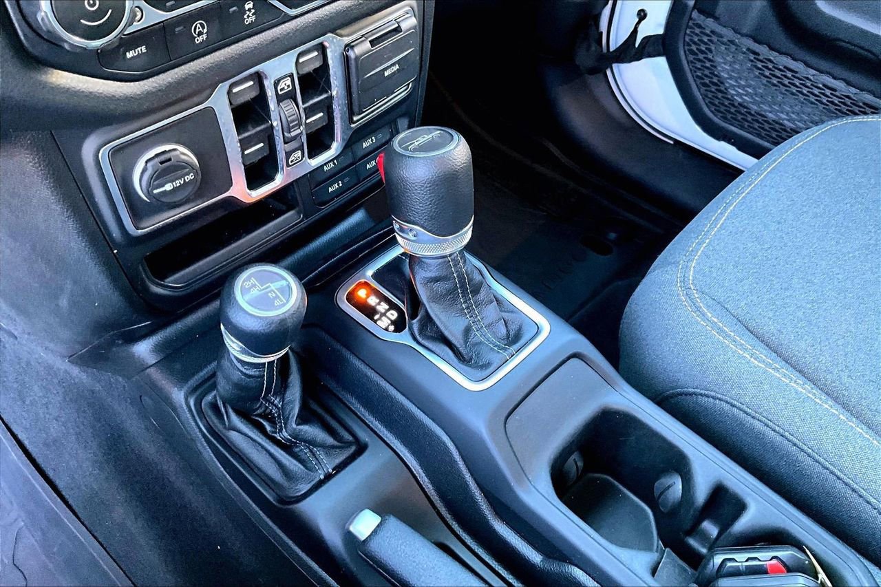 Certified 2025 Jeep Gladiator Sport image 29