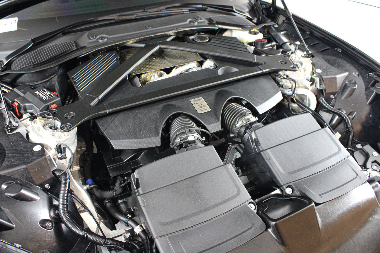 Used 2026 Aston Martin V8 Vantage S RWD image 58