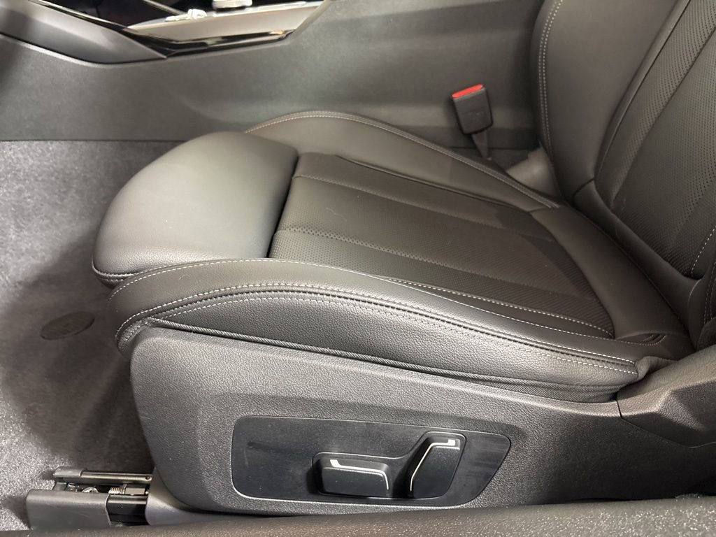 Certified 2024 BMW 230i Coupe w/ Convenience Package image 27