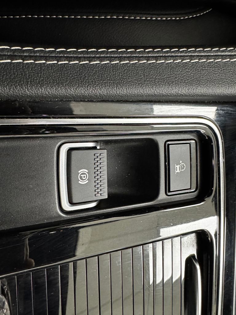 Used 2020 Jaguar F-PACE S image 27