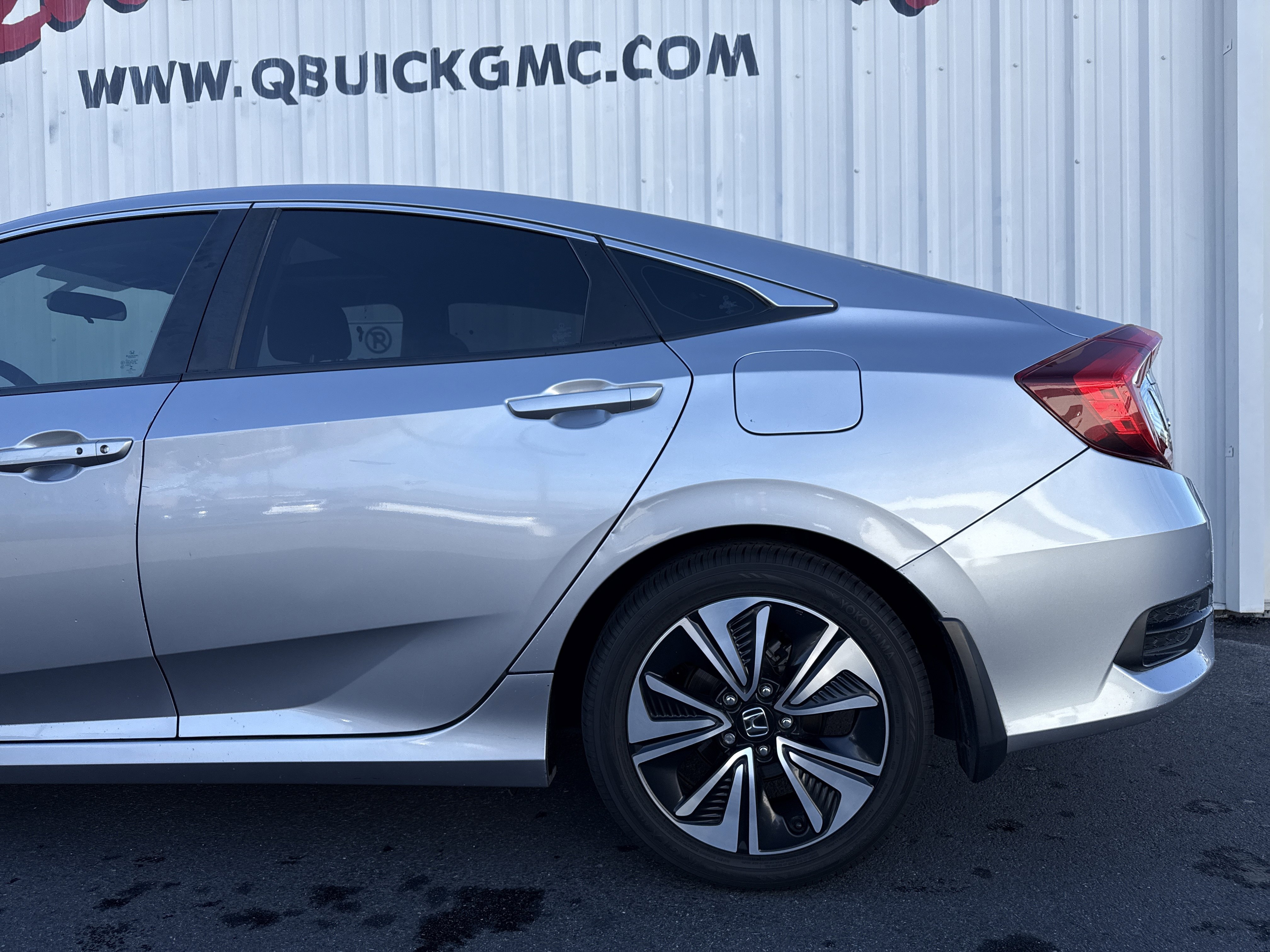 Used 2017 Honda Civic EX-T image 2