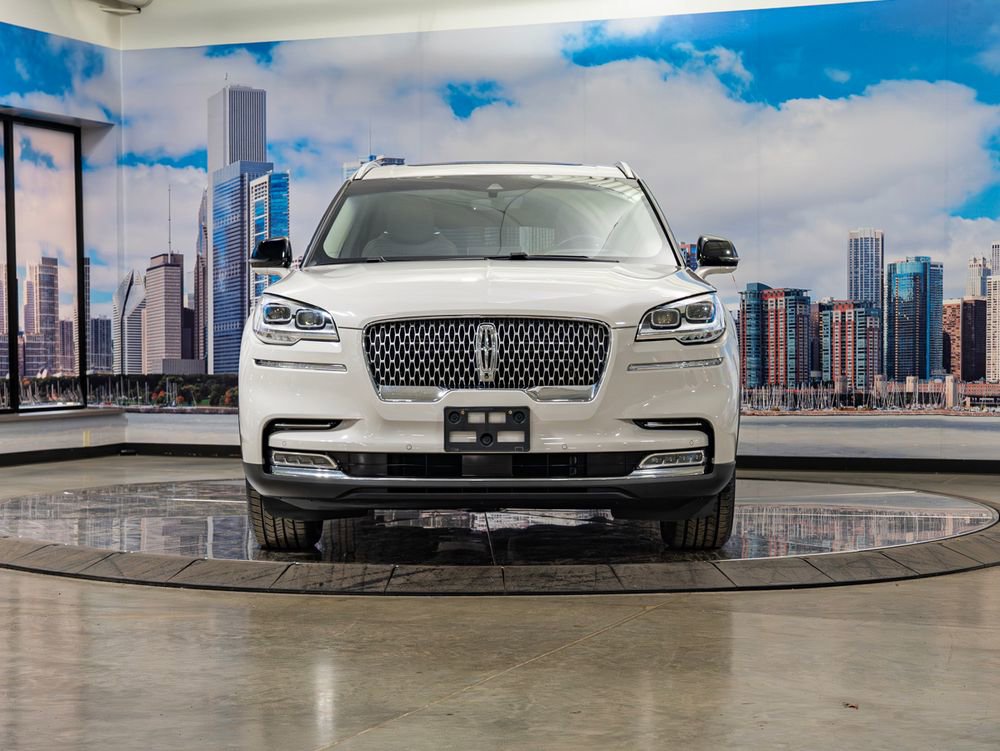 Used 2023 Lincoln Aviator Reserve w/ Equipment Group 201A image 3