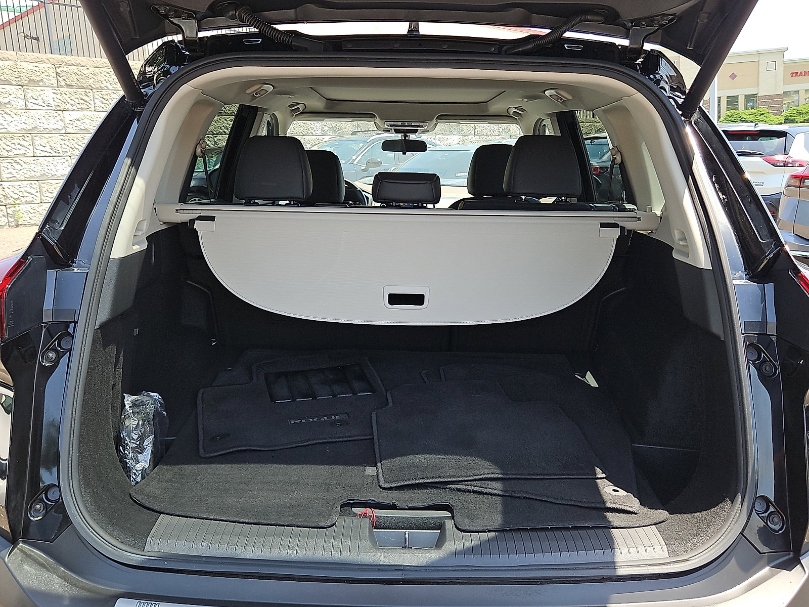 Certified 2023 Nissan Rogue SV w/ SV Premium B Package AWD/4WD image 28