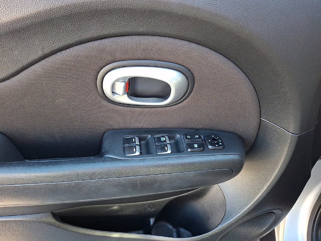 Used 2017 Kia Soul w/ Convenience Package FWD image 12