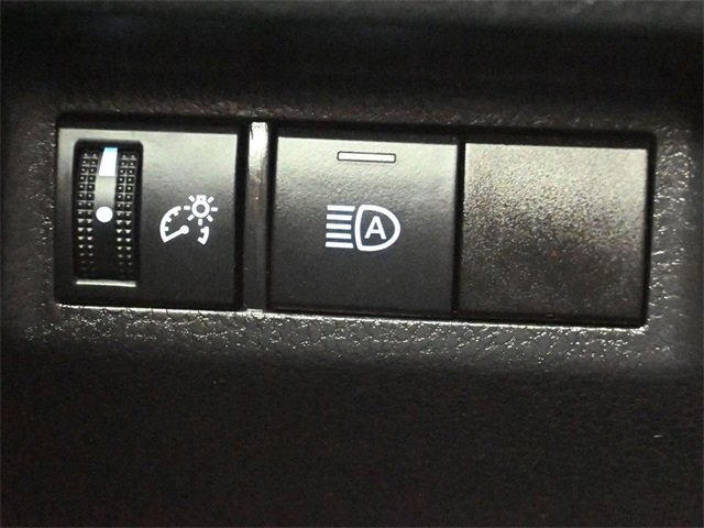 Used 2021 Toyota RAV4 LE image 28
