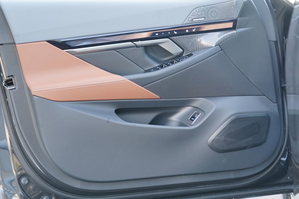 New 2026 BMW i5 eDrive40 w/ M Sport Package RWD image 9